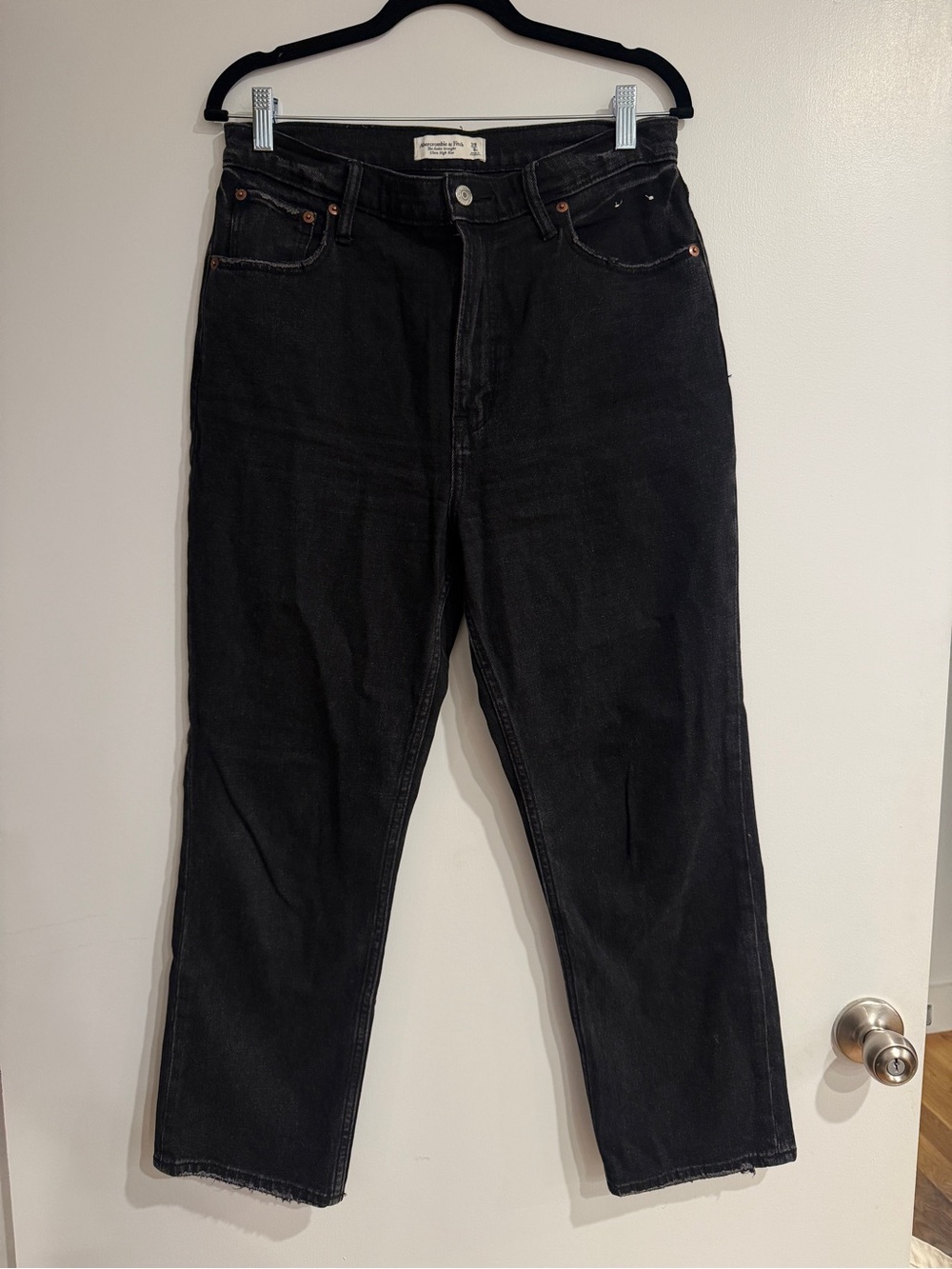 Abercrombie & Fitch - The Ankle Straight Ultra High Rise